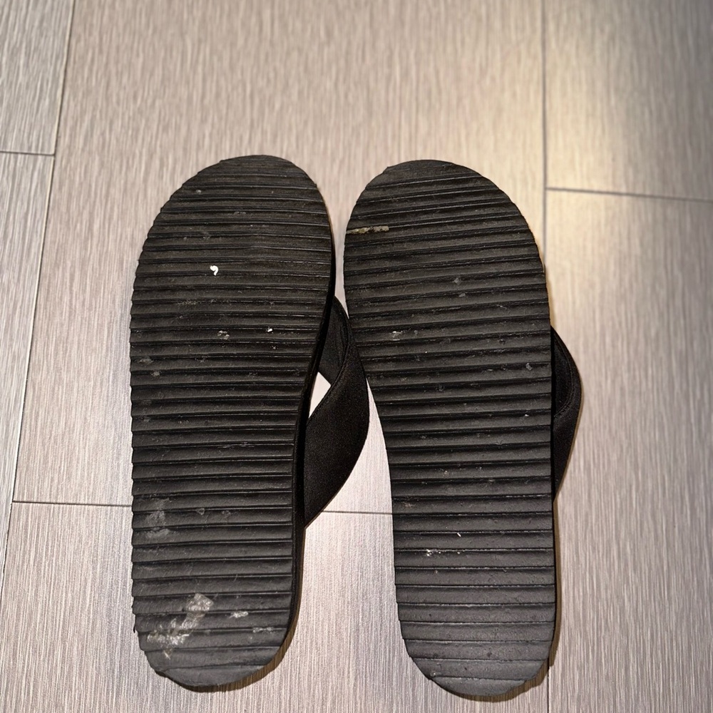 ‼️SALE‼️ H&M flip flops - Picture 3 of 4